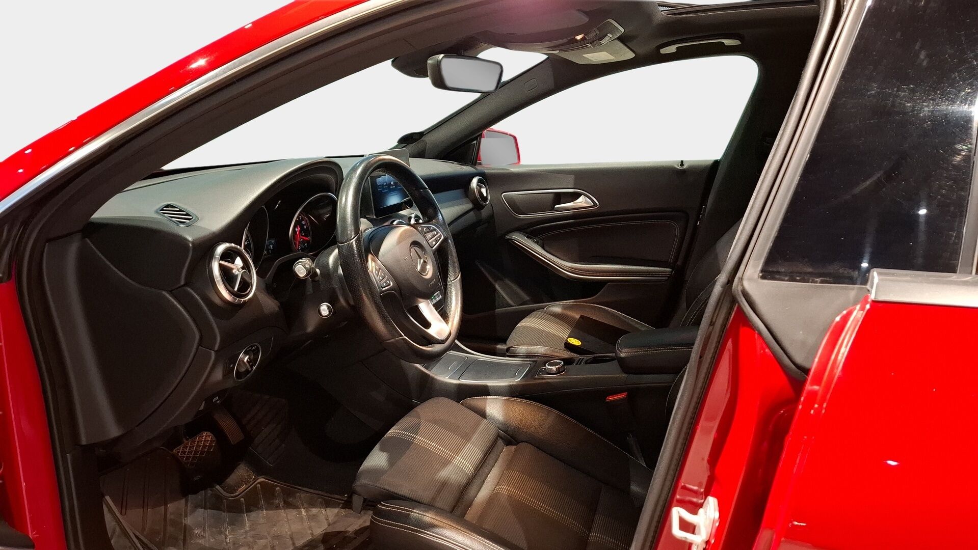 Mercedes-Benz CLA 2016 180 A Shooting Brake Premium Business / Vakkari / Panorama / Apple CarPlay / LED / BLIS / Kaukovaloautom. / Puolinahat / - 2x renkaat&vanteet / Merkkihuollettu / Todella siisti kokonaisuus!