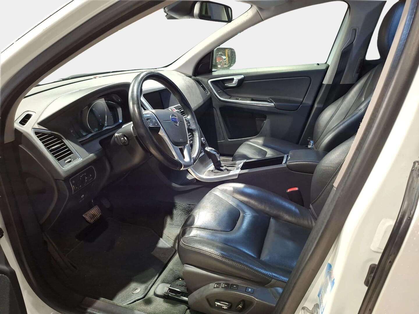 Volvo XC60 2014 D4 Summum aut - Webasto | Digimittari | Nahkasisusta | Koukku | Muistipenkki | Sensus Navi | Lohko&Sisäpistoke | Jakopää juuri tehty!