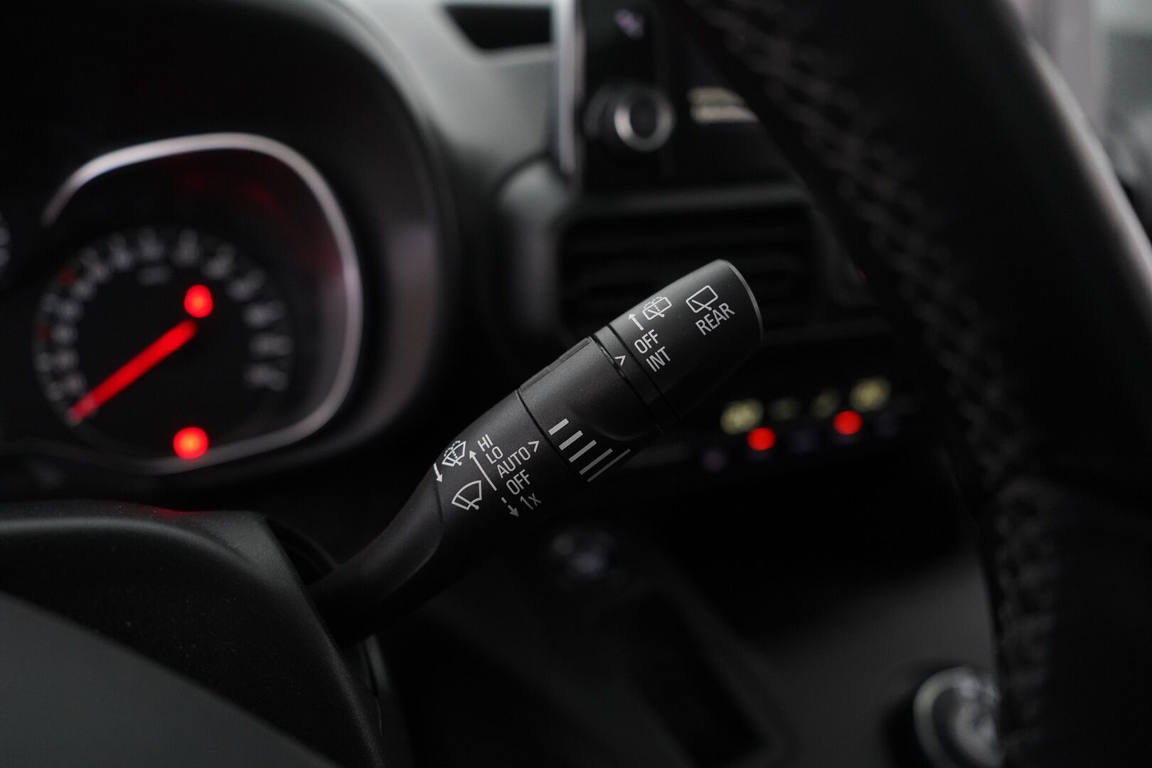 Opel Combo 2019 1.5 DTH Life Innovation Start/Stop 96 kW AT8 *Webasto / Lasikatto / 360 kamera / Vakkari / BT / Carplay / Blis* - Suomi-auto / Viimeisin huolto 8/2025 / Kahdet renkaat + vanteet / Jakopää 2024!