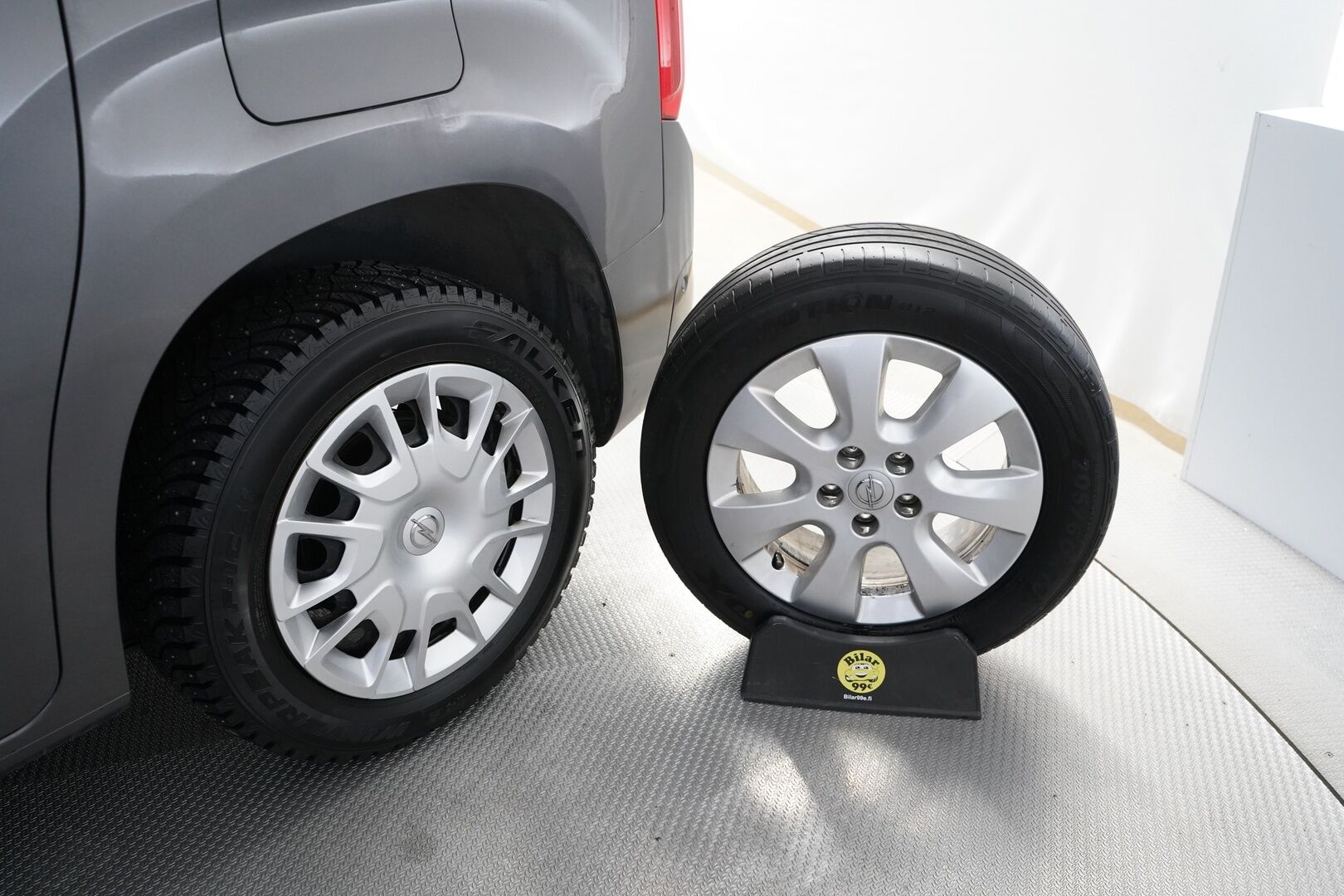 Opel Combo 2019 1.5 DTH Life Innovation Start/Stop 96 kW AT8 *Webasto / Lasikatto / 360 kamera / Vakkari / BT / Carplay / Blis* - Suomi-auto / Viimeisin huolto 8/2025 / Kahdet renkaat + vanteet / Jakopää 2024!