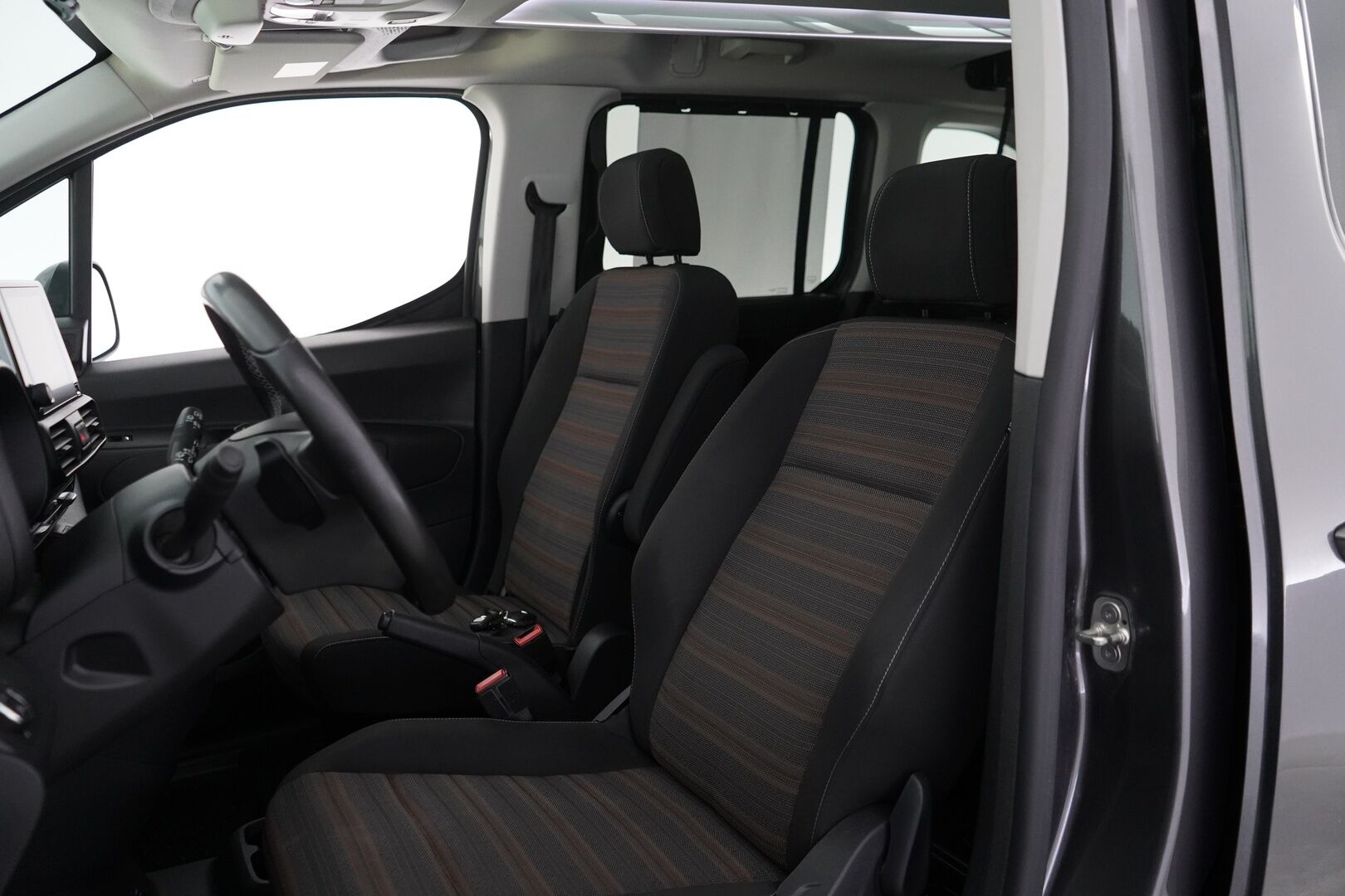 Opel Combo 2019 1.5 DTH Life Innovation Start/Stop 96 kW AT8 *Webasto / Lasikatto / 360 kamera / Vakkari / BT / Carplay / Blis* - Suomi-auto / Viimeisin huolto 8/2025 / Kahdet renkaat + vanteet / Jakopää 2024!