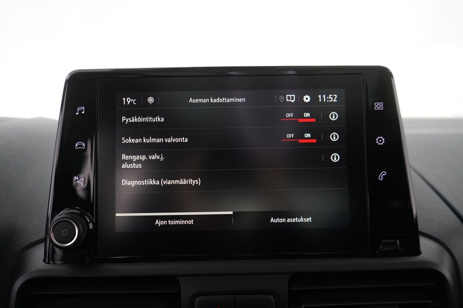 Opel Combo 2019 1.5 DTH Life Innovation Start/Stop 96 kW AT8 *Webasto / Lasikatto / 360 kamera / Vakkari / BT / Carplay / Blis* - Suomi-auto / Viimeisin huolto 8/2025 / Kahdet renkaat + vanteet / Jakopää 2024!