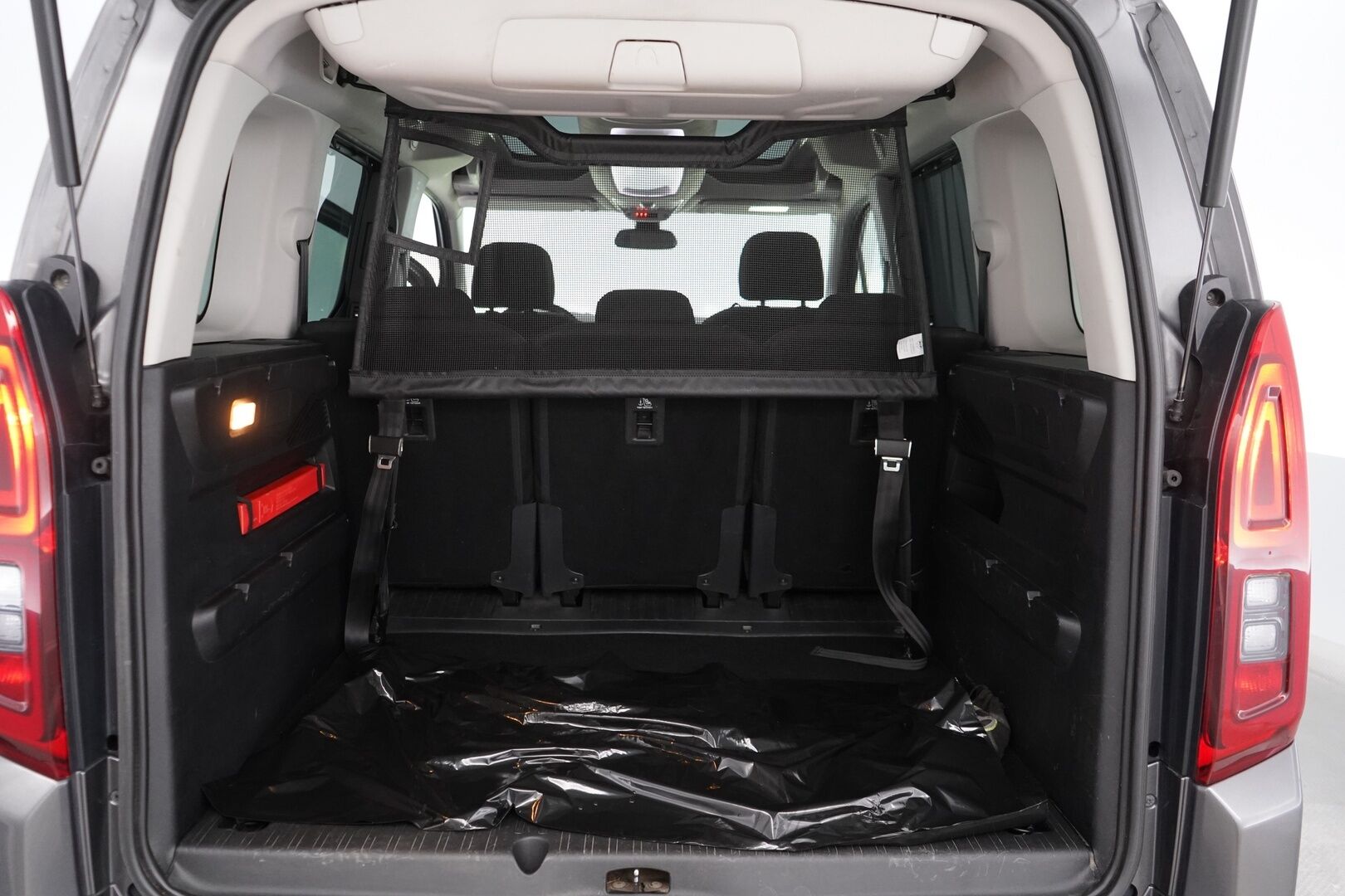 Opel Combo 2019 1.5 DTH Life Innovation Start/Stop 96 kW AT8 *Webasto / Lasikatto / 360 kamera / Vakkari / BT / Carplay / Blis* - Suomi-auto / Viimeisin huolto 8/2025 / Kahdet renkaat + vanteet / Jakopää 2024!