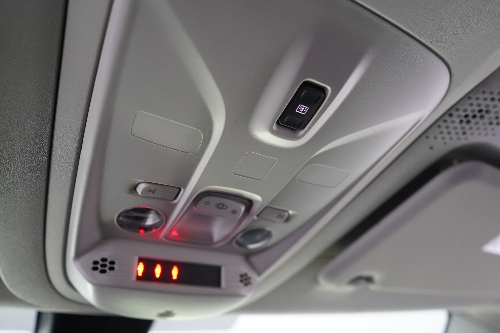 Opel Combo 2019 1.5 DTH Life Innovation Start/Stop 96 kW AT8 *Webasto / Lasikatto / 360 kamera / Vakkari / BT / Carplay / Blis* - KATSO POIKKEUSHINTA TÄHÄN AUTOON! / Suomi-auto / Viimeisin huolto 8/2025 / Kahdet renkaat + vanteet / Jakopää 2024!