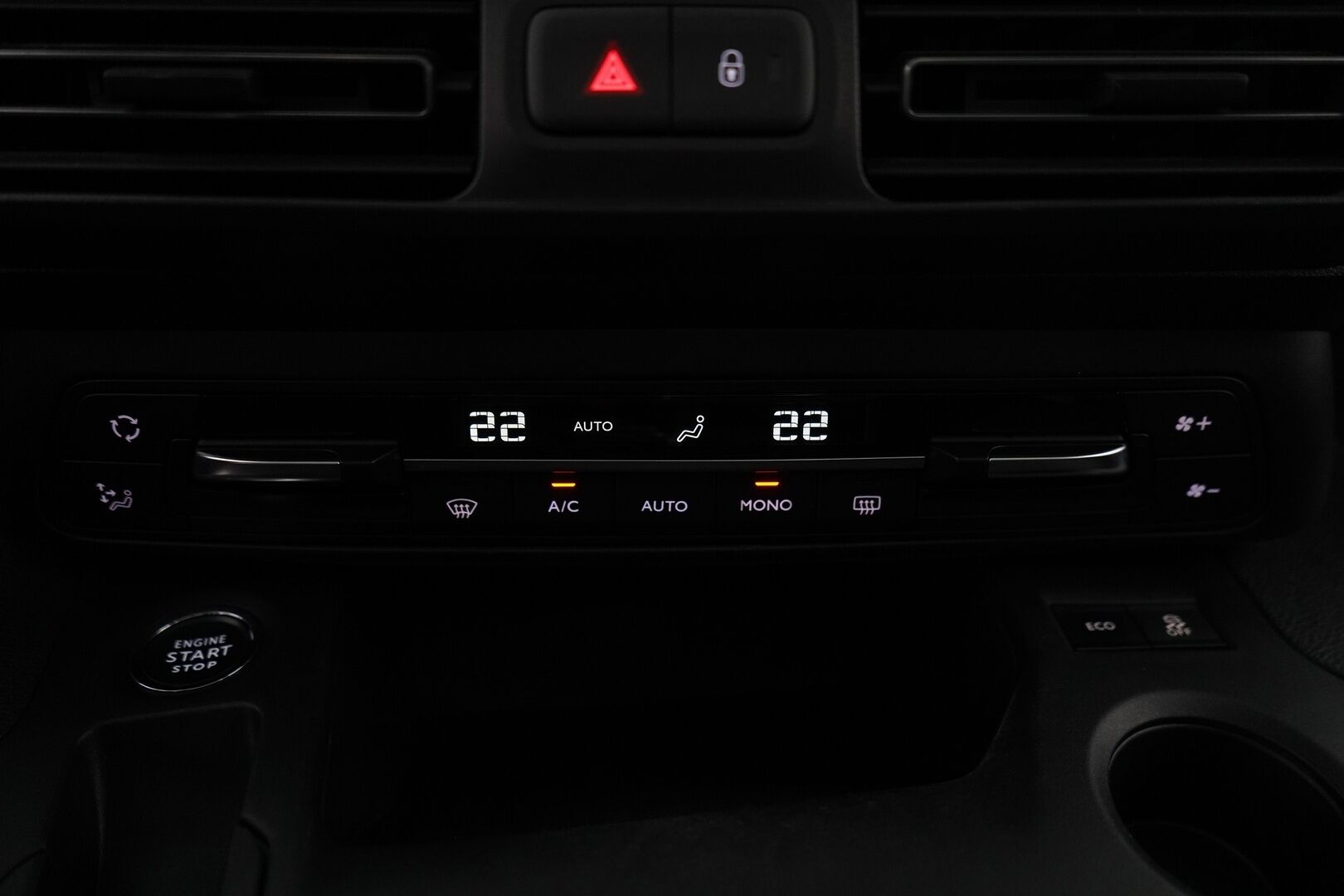 Opel Combo 2019 1.5 DTH Life Innovation Start/Stop 96 kW AT8 *Webasto / Lasikatto / 360 kamera / Vakkari / BT / Carplay / Blis* - Suomi-auto / Viimeisin huolto 8/2025 / Kahdet renkaat + vanteet / Jakopää 2024!