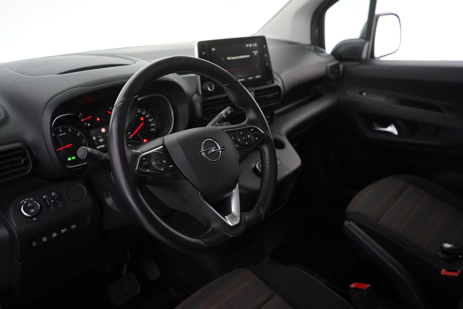 Opel Combo 2019 1.5 DTH Life Innovation Start/Stop 96 kW AT8 *Webasto / Lasikatto / 360 kamera / Vakkari / BT / Carplay / Blis* - Suomi-auto / Viimeisin huolto 8/2025 / Kahdet renkaat + vanteet / Jakopää 2024!