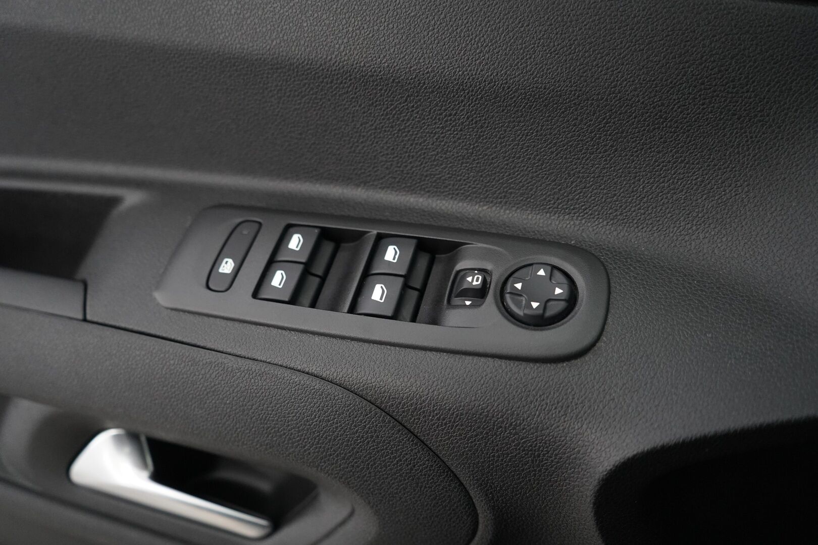 Opel Combo 2019 1.5 DTH Life Innovation Start/Stop 96 kW AT8 *Webasto / Lasikatto / 360 kamera / Vakkari / BT / Carplay / Blis* - Suomi-auto / Viimeisin huolto 8/2025 / Kahdet renkaat + vanteet / Jakopää 2024!