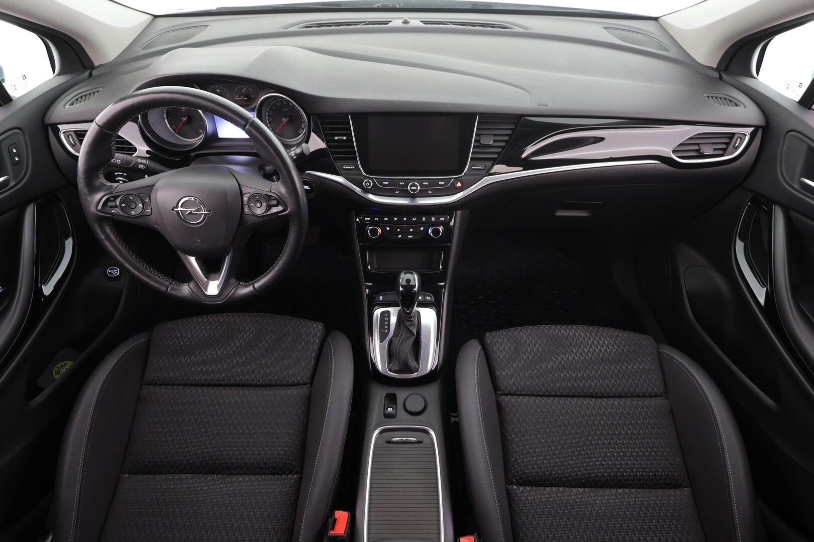 Opel Astra 2020 Sports Tourer Innovation Plus 150 Turbo A * Webasto / Vakkari / P.kamera / Matrix LED / Puolinahat / Navi / Ratinlämmitin * - 1.Om Suomi-auto / Kahdet renkaat aluvanteilla