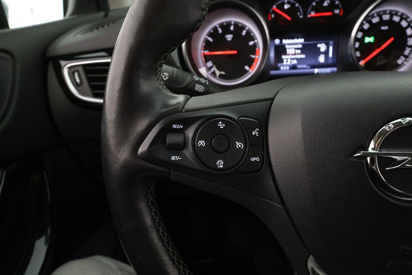 Opel Astra 2020 Sports Tourer Innovation Plus 150 Turbo A * Webasto / Vakkari / P.kamera / Matrix LED / Puolinahat / Navi / Ratinlämmitin * - 1.Om Suomi-auto / Kahdet renkaat aluvanteilla