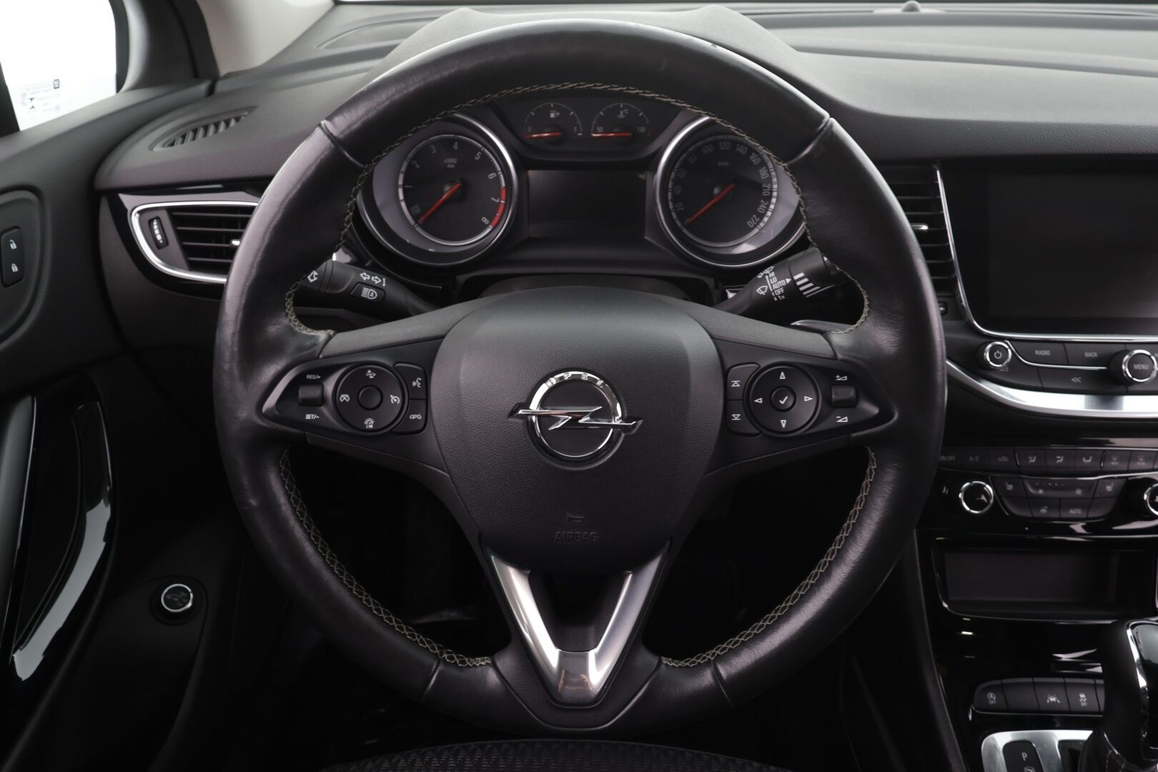 Opel Astra 2020 Sports Tourer Innovation Plus 150 Turbo A * Webasto / Vakkari / P.kamera / Matrix LED / Puolinahat / Navi / Ratinlämmitin * - 1.Om Suomi-auto / Kahdet renkaat aluvanteilla