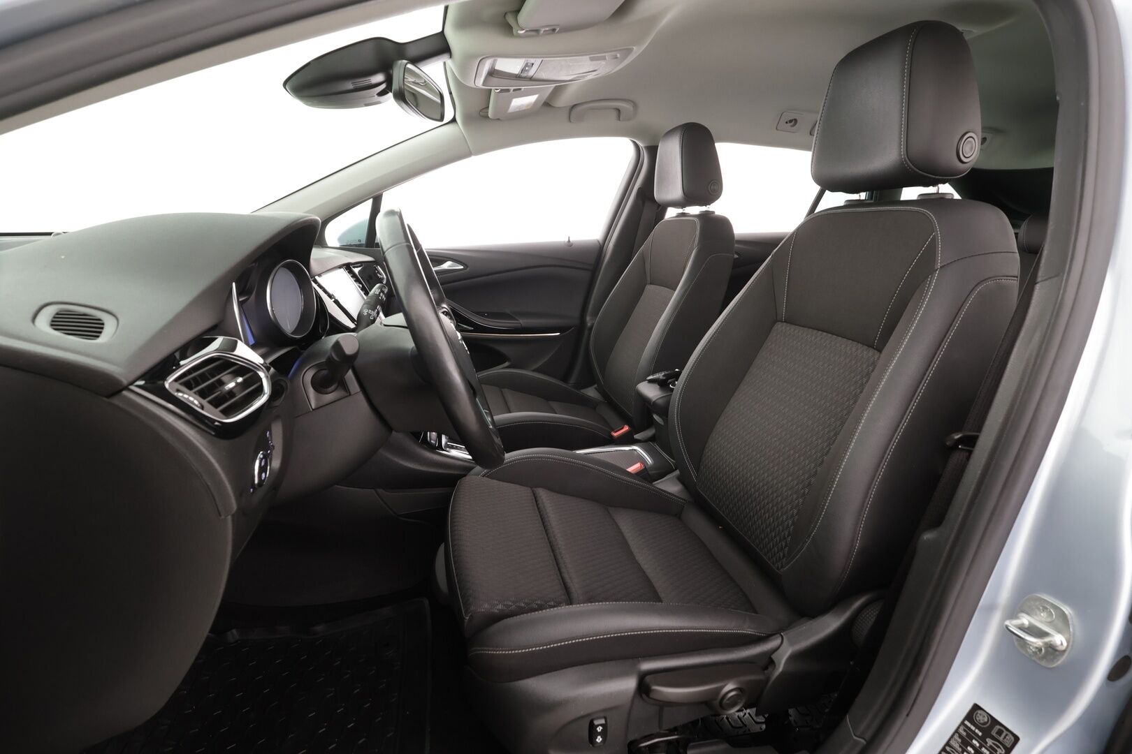 Opel Astra 2020 Sports Tourer Innovation Plus 150 Turbo A * Webasto / Vakkari / P.kamera / Matrix LED / Puolinahat / Navi / Ratinlämmitin * - 1.Om Suomi-auto / Kahdet renkaat aluvanteilla