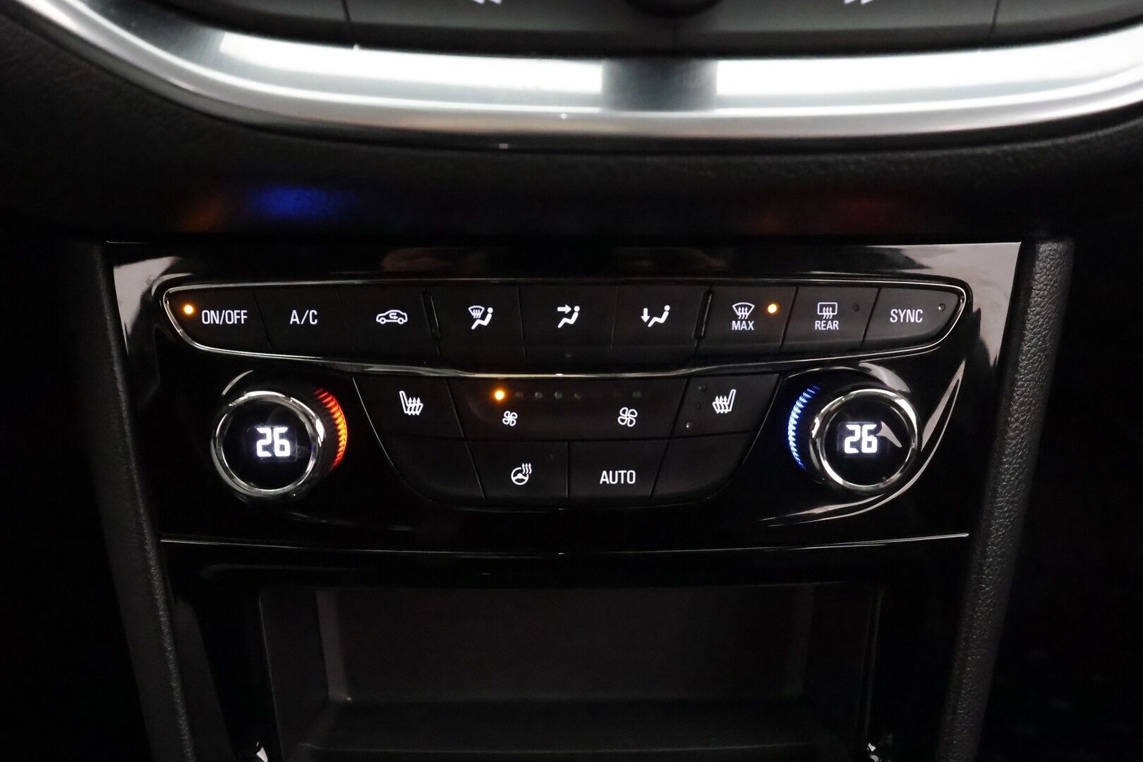 Opel Astra 2020 Sports Tourer Innovation Plus 150 Turbo A * Webasto / Vakkari / P.kamera / Matrix LED / Puolinahat / Navi / Ratinlämmitin * - 1.Om Suomi-auto / Kahdet renkaat aluvanteilla