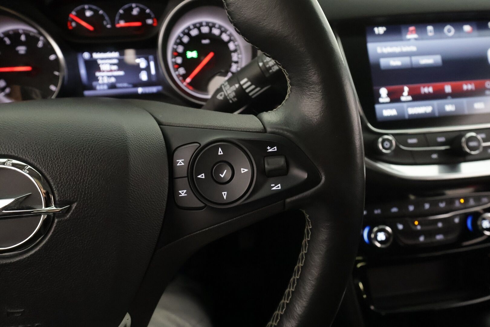 Opel Astra 2020 Sports Tourer Innovation Plus 150 Turbo A * Webasto / Vakkari / P.kamera / Matrix LED / Puolinahat / Navi / Ratinlämmitin * - 1.Om Suomi-auto / Kahdet renkaat aluvanteilla