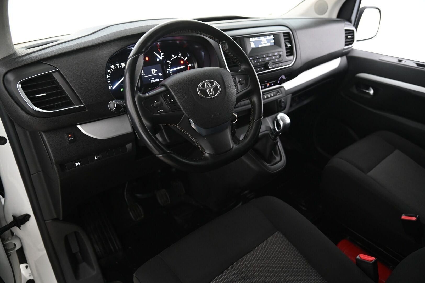 Toyota Proace Verso 2019 Active L1 1,5 D 120 *Webasto / Merkkihuollot / 2x renkaat* - Kompakti ulkoa, tilava sisältä. Täydellinen yhdistelmä reissuun tai arkeen!