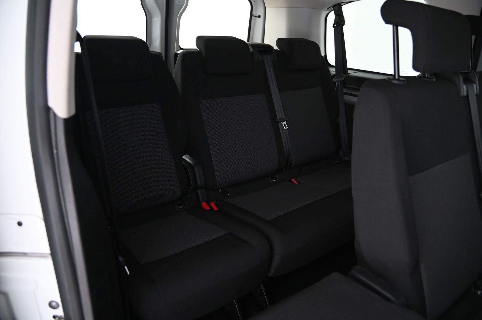 Toyota Proace Verso 2019 Active L1 1,5 D 120 * 8-Paikkainen / Webasto / Merkkihuollot / 2x renkaat* - Kompakti ulkoa, tilava sisältä. Täydellinen yhdistelmä reissuun tai arkeen! - HULLUT AVAJAISHULINAT KORKOTARJOUS 3,29 %