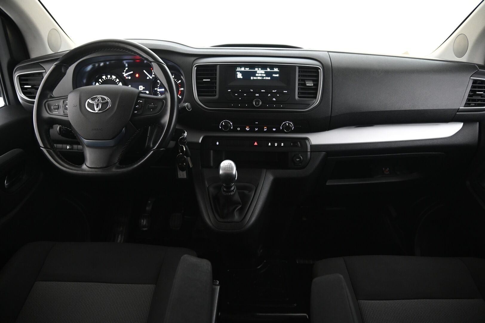 Toyota Proace Verso 2019 Active L1 1,5 D 120 * 8-Paikkainen / Webasto / Merkkihuollot / 2x renkaat* - Kompakti ulkoa, tilava sisältä. Täydellinen yhdistelmä reissuun tai arkeen! - HULLUT AVAJAISHULINAT KORKOTARJOUS 3,29 %