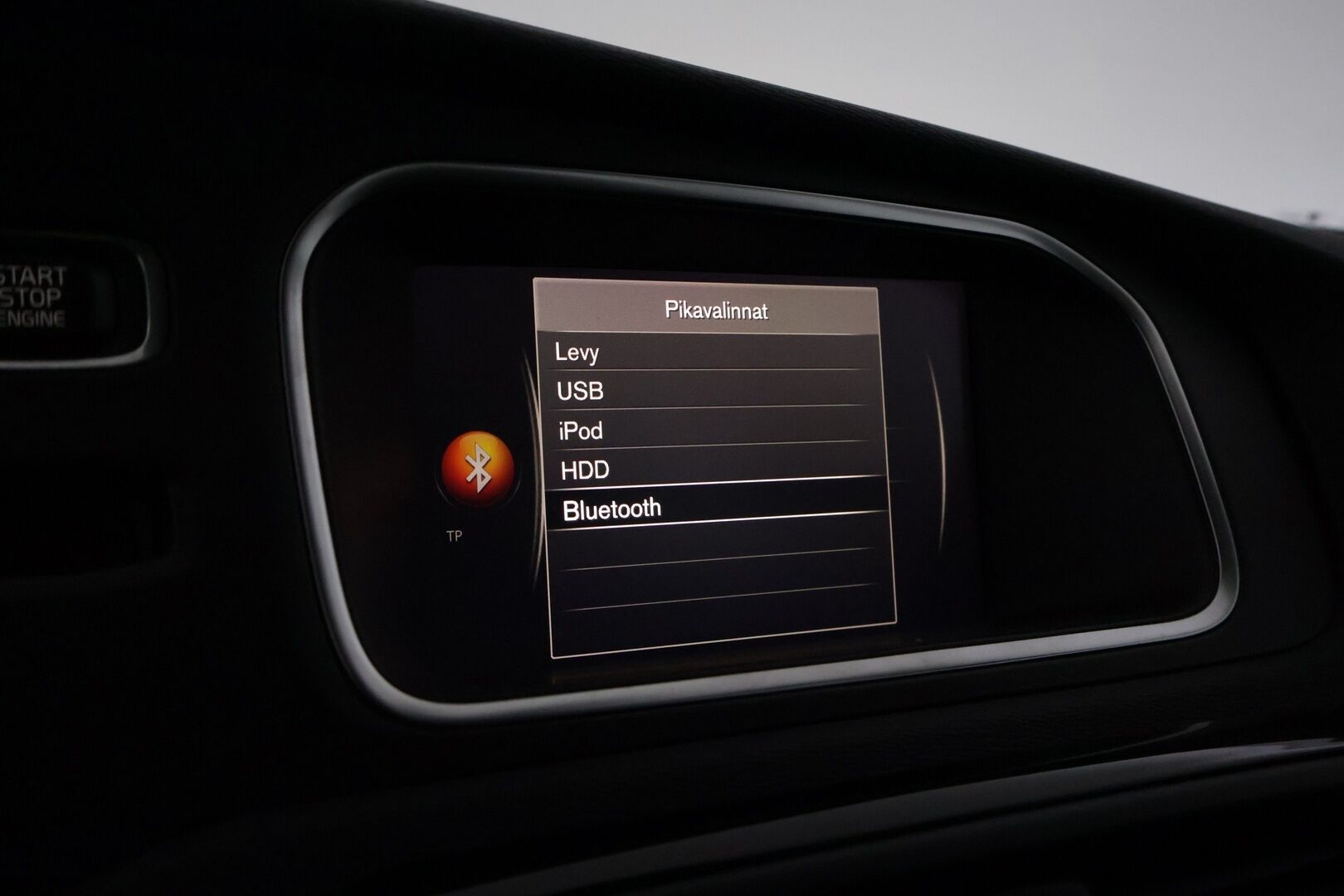 Volvo V40 2019 T2 Business Dynamic Edition aut *Webasto / VOC / Kessy / LED / Suomi-Auto / P-Tutka / Vakkari* - Erittäin hyvin huollettu / Taloudellinen kauppakassi webastolla / Jakopää Tehty 12/24