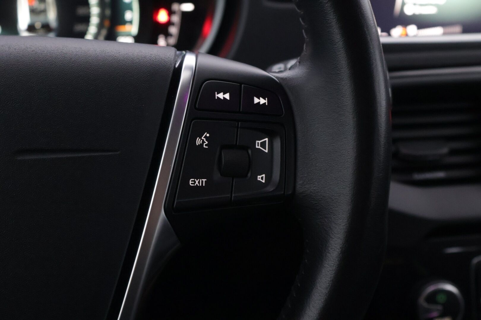 Volvo V40 2019 T2 Business Dynamic Edition aut *Webasto / VOC / Kessy / LED / Suomi-Auto / P-Tutka / Vakkari* - Erittäin hyvin huollettu / Taloudellinen kauppakassi webastolla / Jakopää Tehty 12/24