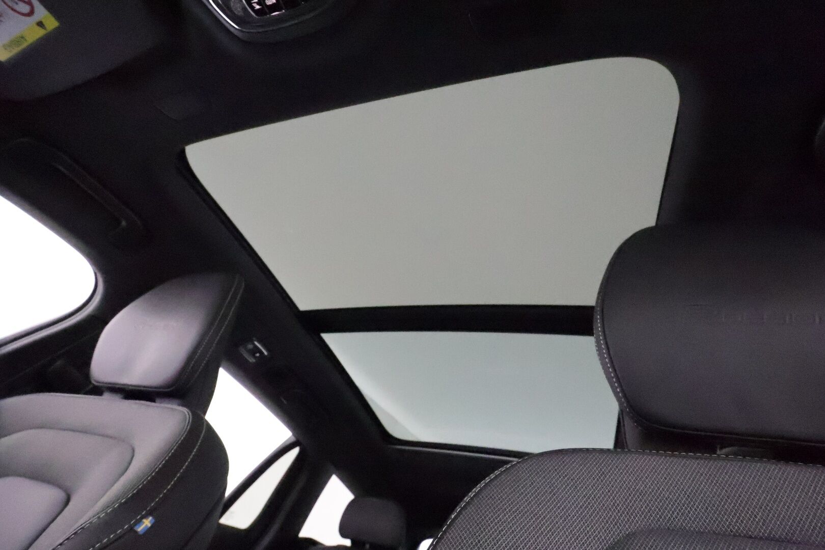 Volvo V60 2020 T8 TwE AWD R-Design aut * Panorama / Webasto / Koukku / ACC / Full-LED / P.kamera / Sporttipenkki Muistilla / Navi * - Suomi-auto / Kahdet renkaat