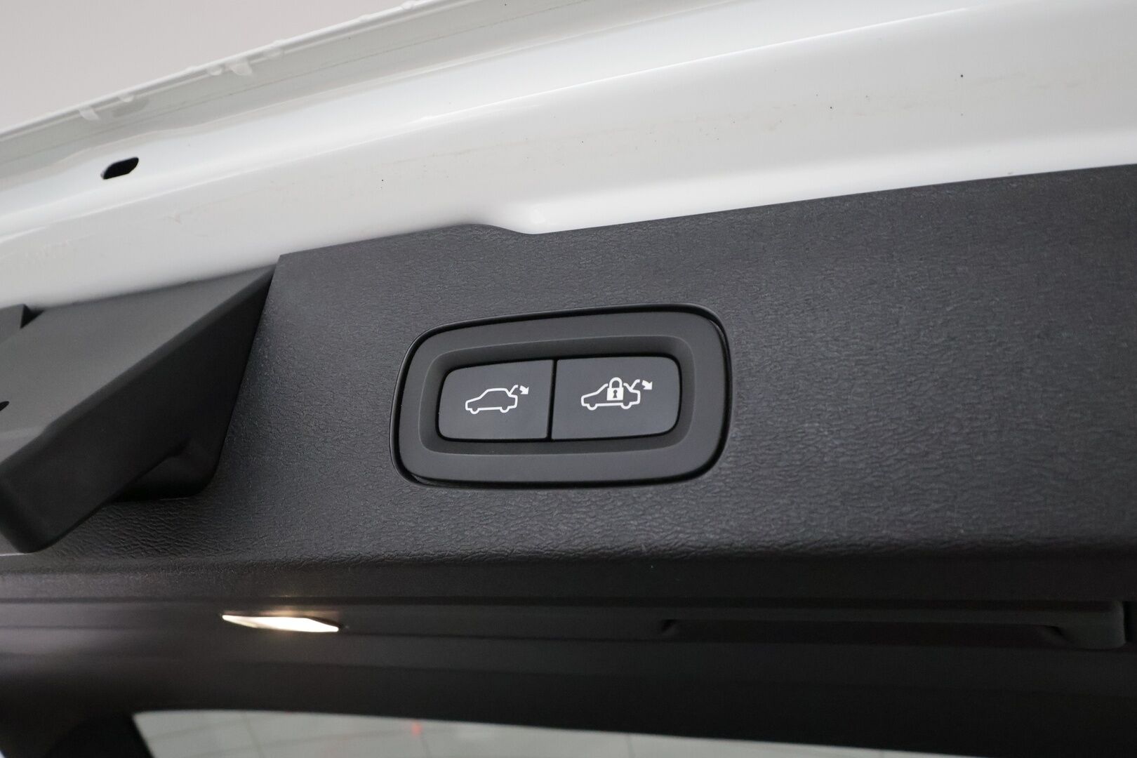Volvo V60 2020 T8 TwE AWD R-Design aut * Panorama / Webasto / Koukku / ACC / Full-LED / P.kamera / Sporttipenkki Muistilla / Navi * - Suomi-auto / Kahdet renkaat