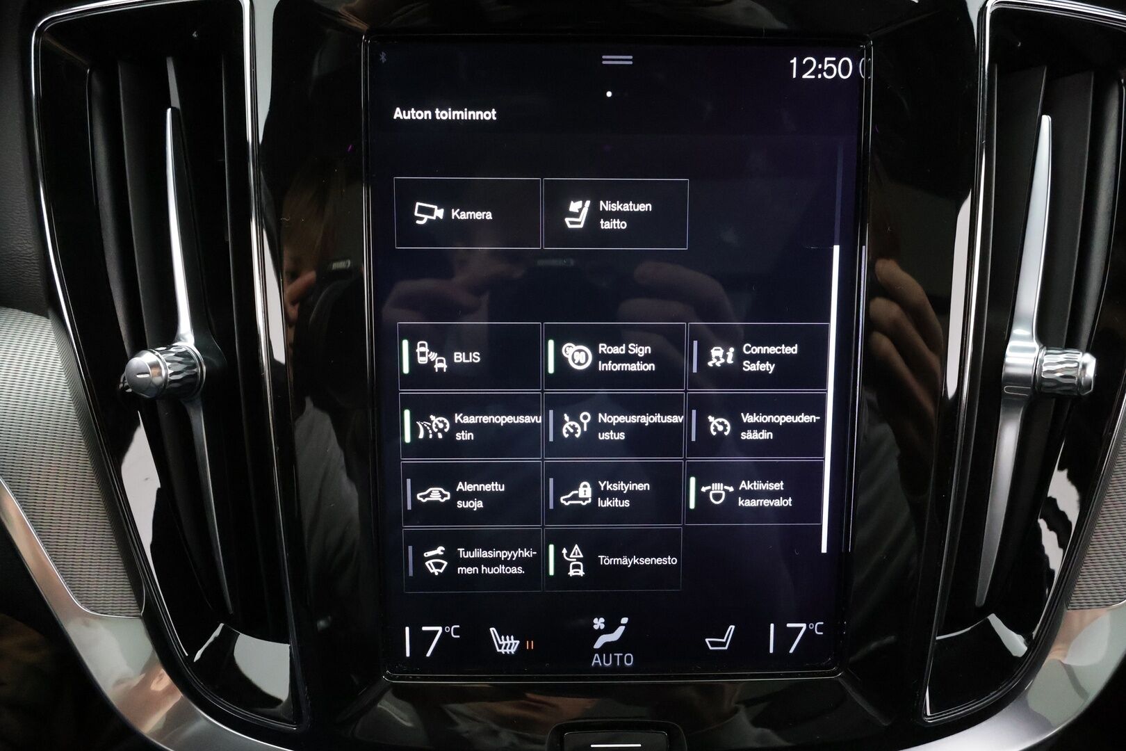 Volvo V60 2020 T8 TwE AWD R-Design aut * Panorama / Webasto / Koukku / ACC / Full-LED / P.kamera / Sporttipenkki Muistilla / Navi * - Suomi-auto / Kahdet renkaat