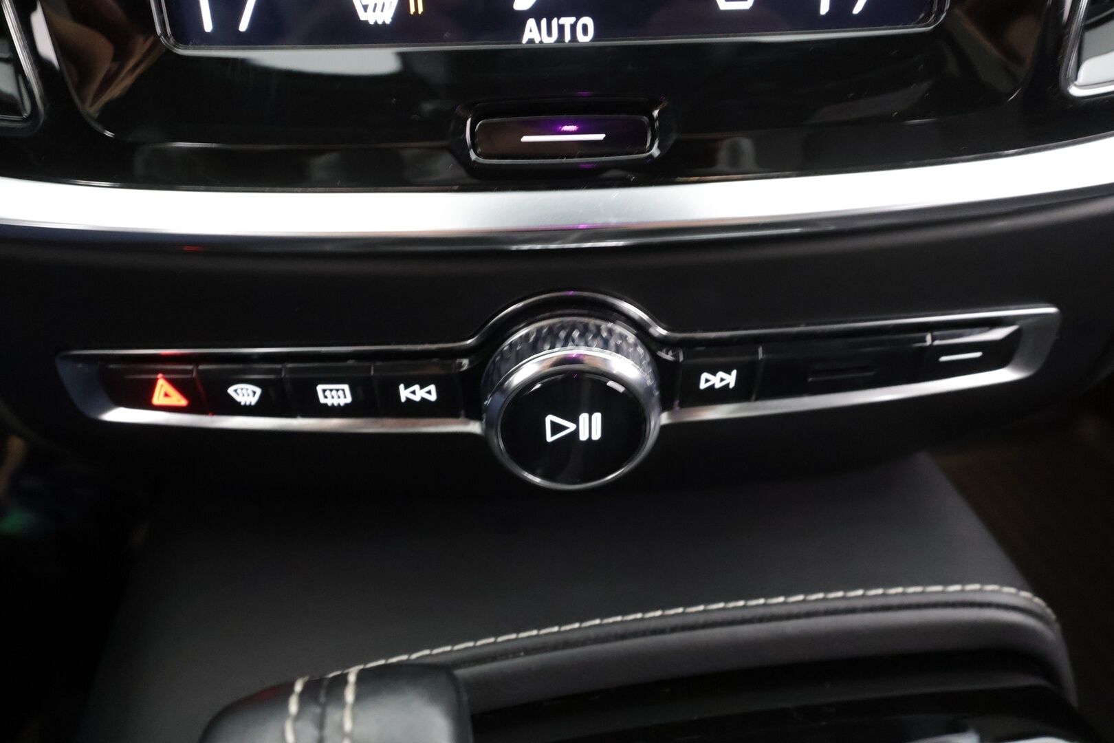 Volvo V60 2020 T8 TwE AWD R-Design aut * Panorama / Webasto / Koukku / ACC / Full-LED / P.kamera / Sporttipenkki Muistilla / Navi * - Suomi-auto / Kahdet renkaat