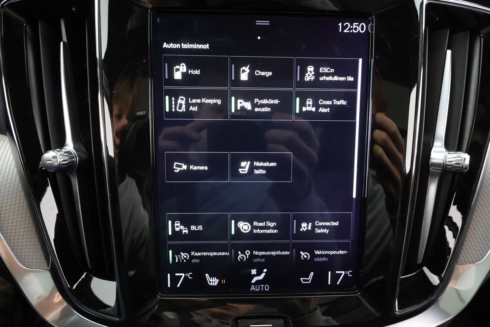 Volvo V60 2020 T8 TwE AWD R-Design aut * Panorama / Webasto / Koukku / ACC / Full-LED / P.kamera / Sporttipenkki Muistilla / Navi * - Suomi-auto / Kahdet renkaat