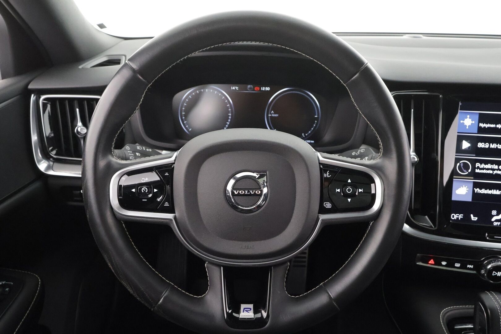 Volvo V60 2020 T8 TwE AWD R-Design aut * Panorama / Webasto / Koukku / ACC / Full-LED / P.kamera / Sporttipenkki Muistilla / Navi * - Suomi-auto / Kahdet renkaat