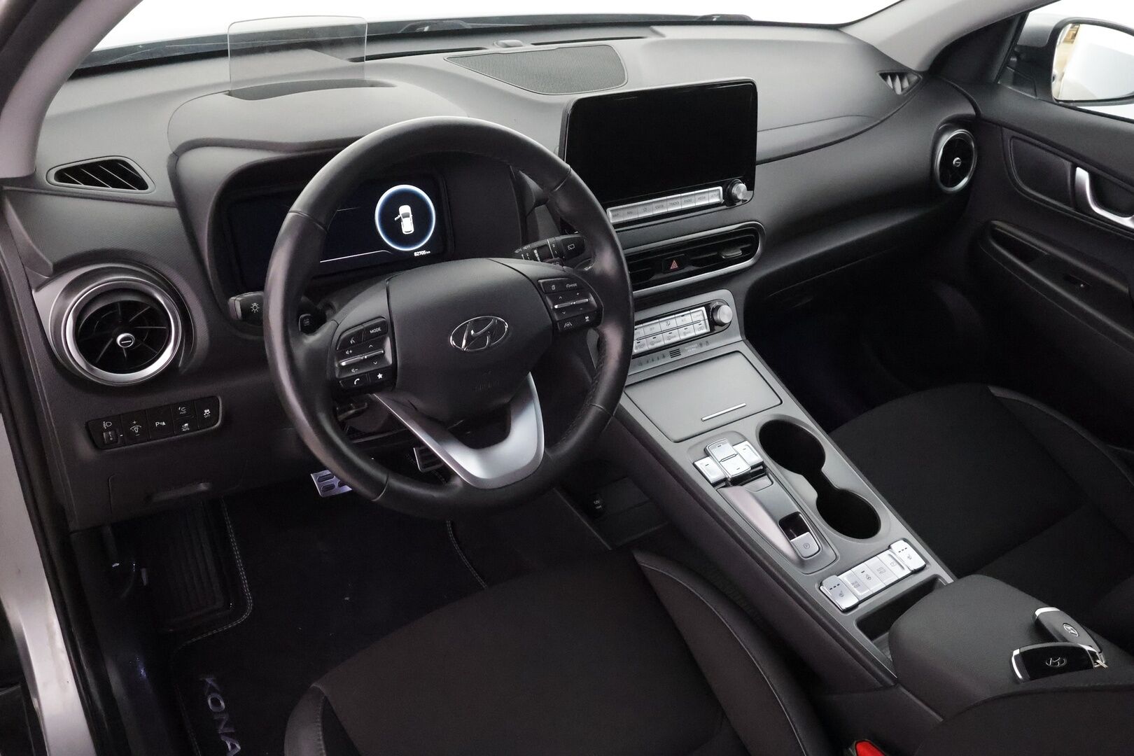 Hyundai KONA 2022 electric 64 kWh 204 hv Style MY21 - | ACC | ILP | Krell | HUD | Sähköpenkit | Puolinahat | Digimittaristo | P.kamera | HDA | BSM | Keyless | Lämm. ratti | 1-om suomiauto | 2x renkaat vanteineen |