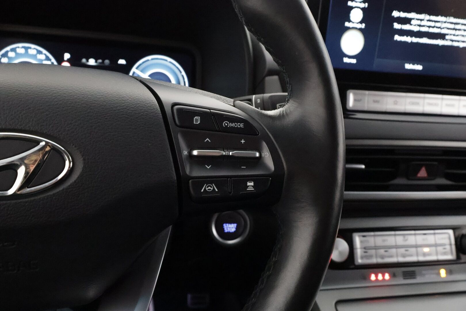 Hyundai KONA 2022 electric 64 kWh 204 hv Style MY21 - | ACC | ILP | Krell | HUD | Sähköpenkit | Puolinahat | Digimittaristo | P.kamera | HDA | BSM | Keyless | Lämm. ratti | 1-om suomiauto | 2x renkaat vanteineen |