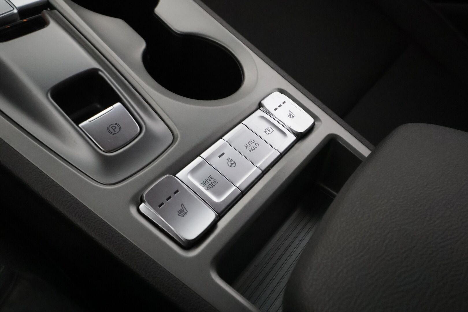 Hyundai KONA 2022 electric 64 kWh 204 hv Style MY21 - | ACC | ILP | Krell | HUD | Sähköpenkit | Puolinahat | Digimittaristo | P.kamera | HDA | BSM | Keyless | Lämm. ratti | 1-om suomiauto | 2x renkaat vanteineen |