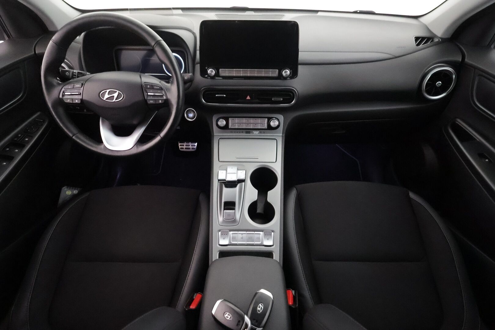 Hyundai KONA 2022 electric 64 kWh 204 hv Style MY21 - | ACC | ILP | Krell | HUD | Sähköpenkit | Puolinahat | Digimittaristo | P.kamera | HDA | BSM | Keyless | Lämm. ratti | 1-om suomiauto | 2x renkaat vanteineen |