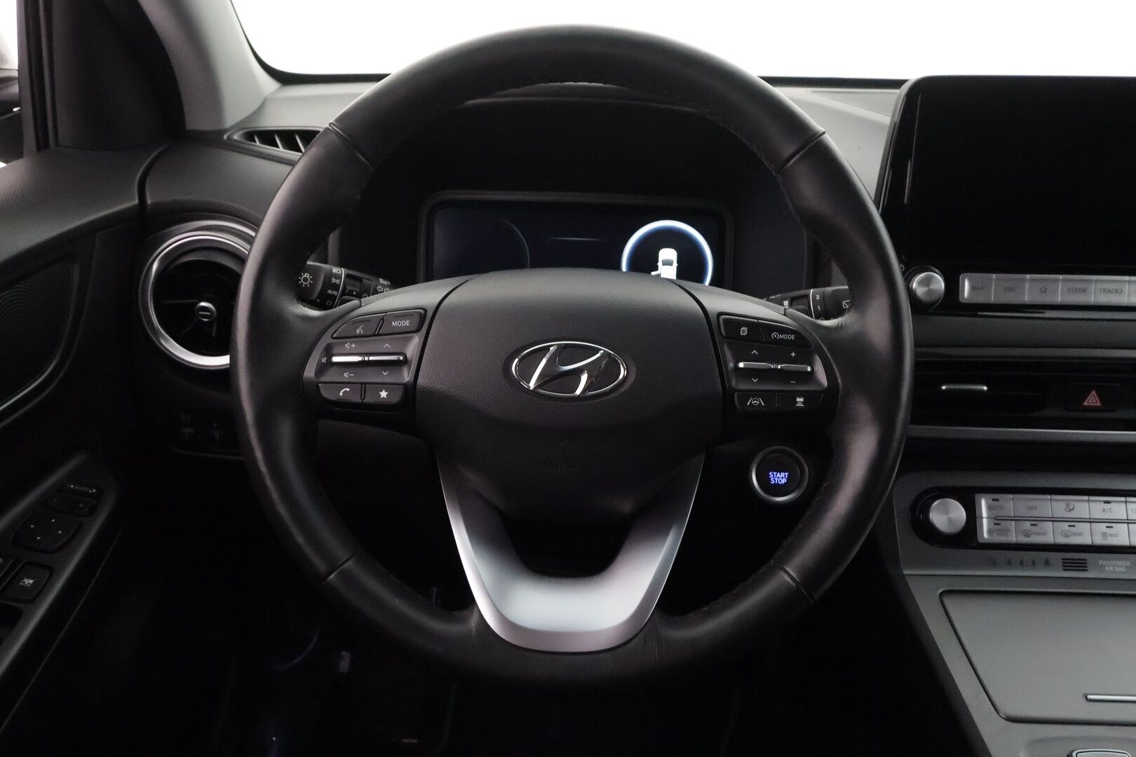 Hyundai KONA 2022 electric 64 kWh 204 hv Style MY21 - | ACC | ILP | Krell | HUD | Sähköpenkit | Puolinahat | Digimittaristo | P.kamera | HDA | BSM | Keyless | Lämm. ratti | 1-om suomiauto | 2x renkaat vanteineen |