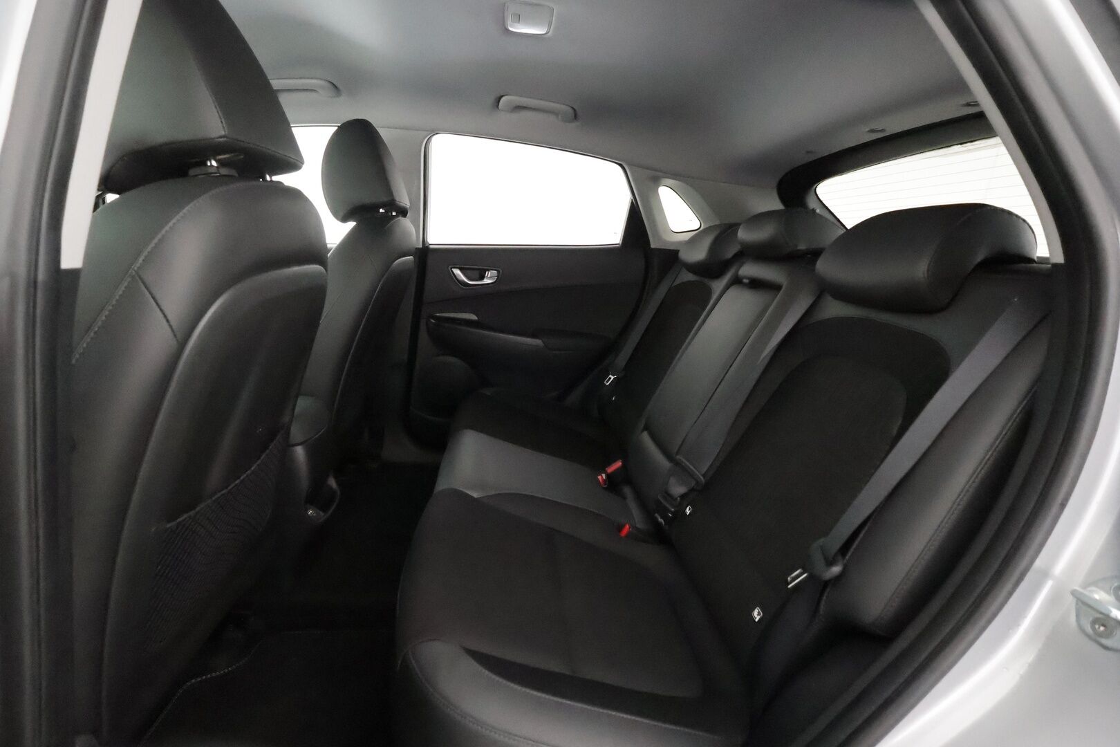 Hyundai KONA 2022 electric 64 kWh 204 hv Style MY21 - | ACC | ILP | Krell | HUD | Sähköpenkit | Puolinahat | Digimittaristo | P.kamera | HDA | BSM | Keyless | Lämm. ratti | 1-om suomiauto | 2x renkaat vanteineen |