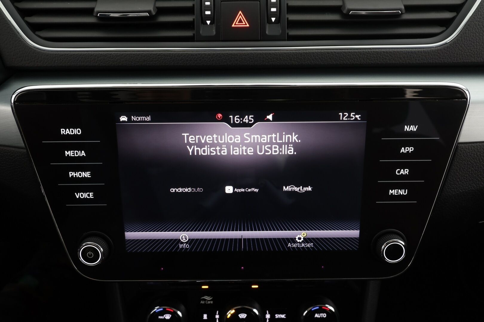 Skoda Superb 2019 2,0 TDI 190 4x4 Ambition BusinessLine DSG * Webasto / Koukku / Xenon / P.tutkat / Navi / Keyless * - Suomi-auto / Kahdet renkaat / Jakopää tehty 9/2025 - HULLUT JOULUT KORKOTARJOUS 2,49% 