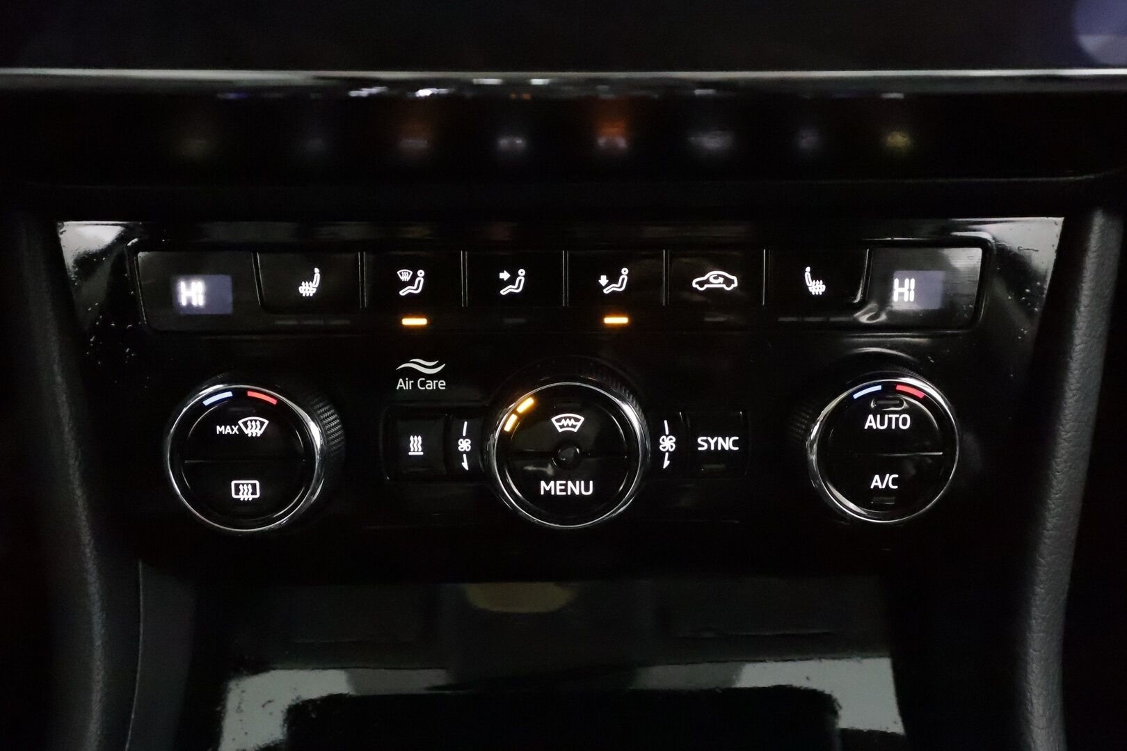 Skoda Superb 2019 2,0 TDI 190 4x4 Ambition BusinessLine DSG * Webasto / Koukku / Xenon / P.tutkat / Navi / Keyless * - Suomi-auto / Kahdet renkaat / Jakopää tehty 9/2025 - HULLUT JOULUT KORKOTARJOUS 2,49% 