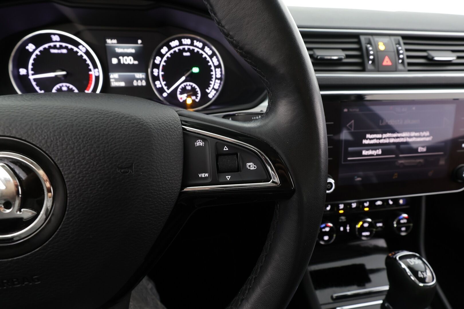 Skoda Superb 2019 2,0 TDI 190 4x4 Ambition BusinessLine DSG * Webasto / Koukku / Xenon / P.tutkat / Navi / Keyless * - Suomi-auto / Kahdet renkaat / Jakopää tehty 9/2025 - HULLUT JOULUT KORKOTARJOUS 2,49% 