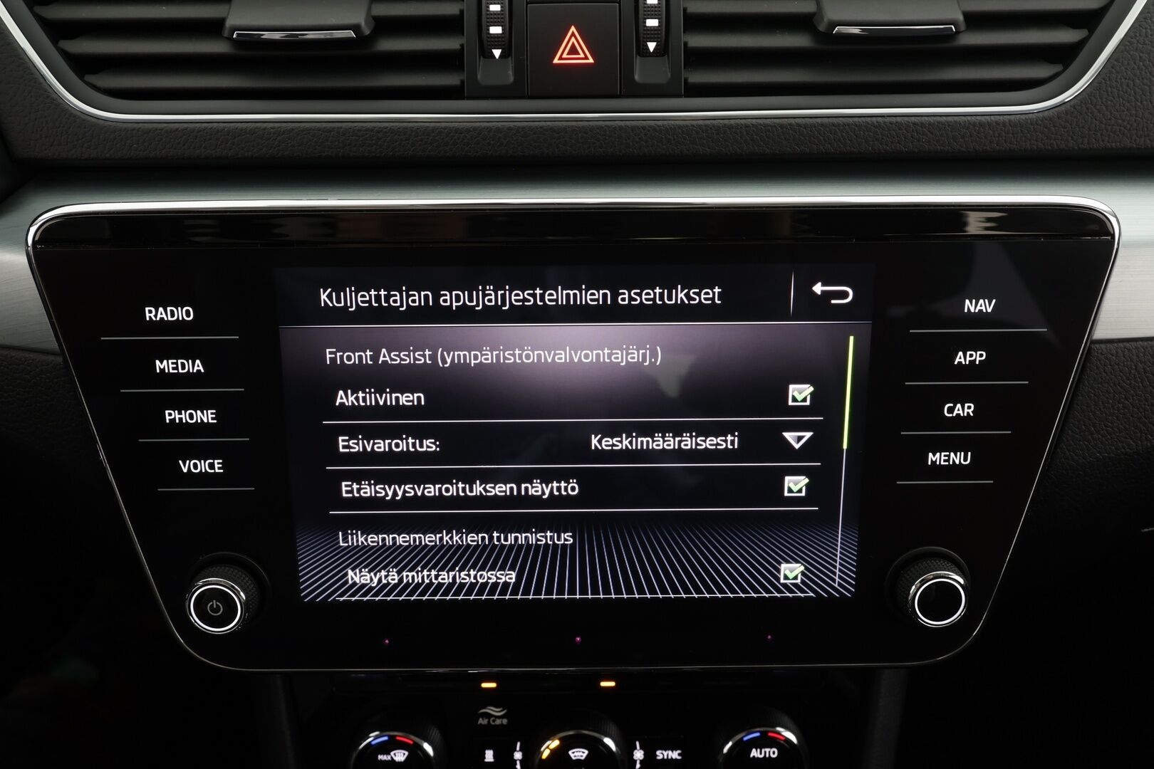 Skoda Superb 2019 2,0 TDI 190 4x4 Ambition BusinessLine DSG * Webasto / Koukku / Xenon / P.tutkat / Navi / Keyless * - Suomi-auto / Kahdet renkaat / Jakopää tehty 9/2025 - HULLUT JOULUT KORKOTARJOUS 2,49% 