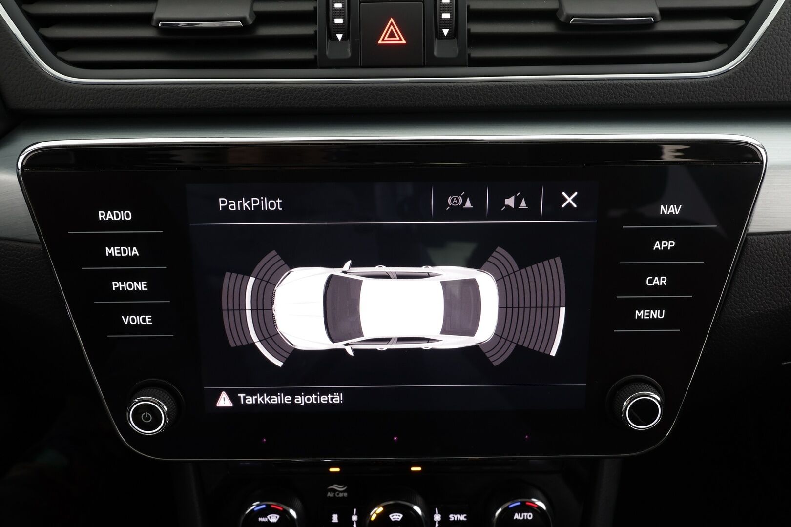 Skoda Superb 2019 2,0 TDI 190 4x4 Ambition BusinessLine DSG * Webasto / Koukku / Xenon / P.tutkat / Navi / Keyless * - Suomi-auto / Kahdet renkaat / Jakopää tehty 9/2025 - HULLUT JOULUT KORKOTARJOUS 2,49% 