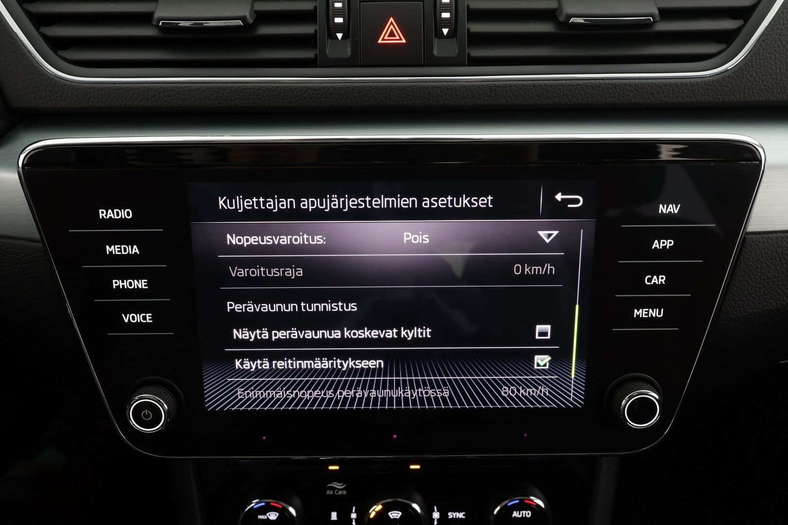 Skoda Superb 2019 2,0 TDI 190 4x4 Ambition BusinessLine DSG * Webasto / Koukku / Xenon / P.tutkat / Navi / Keyless * - Suomi-auto / Kahdet renkaat / Jakopää tehty 9/2025 - HULLUT JOULUT KORKOTARJOUS 2,49% 