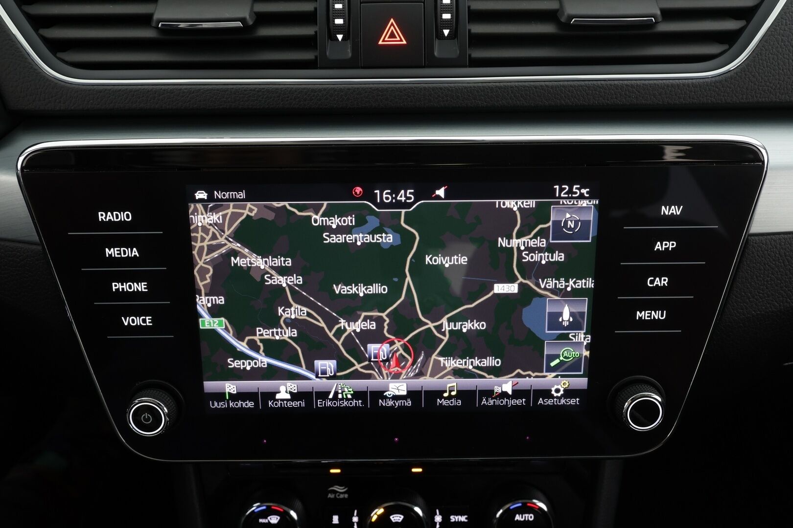 Skoda Superb 2019 2,0 TDI 190 4x4 Ambition BusinessLine DSG * Webasto / Koukku / Xenon / P.tutkat / Navi / Keyless * - Suomi-auto / Kahdet renkaat / Jakopää tehty 9/2025 - HULLUT JOULUT KORKOTARJOUS 2,49% 