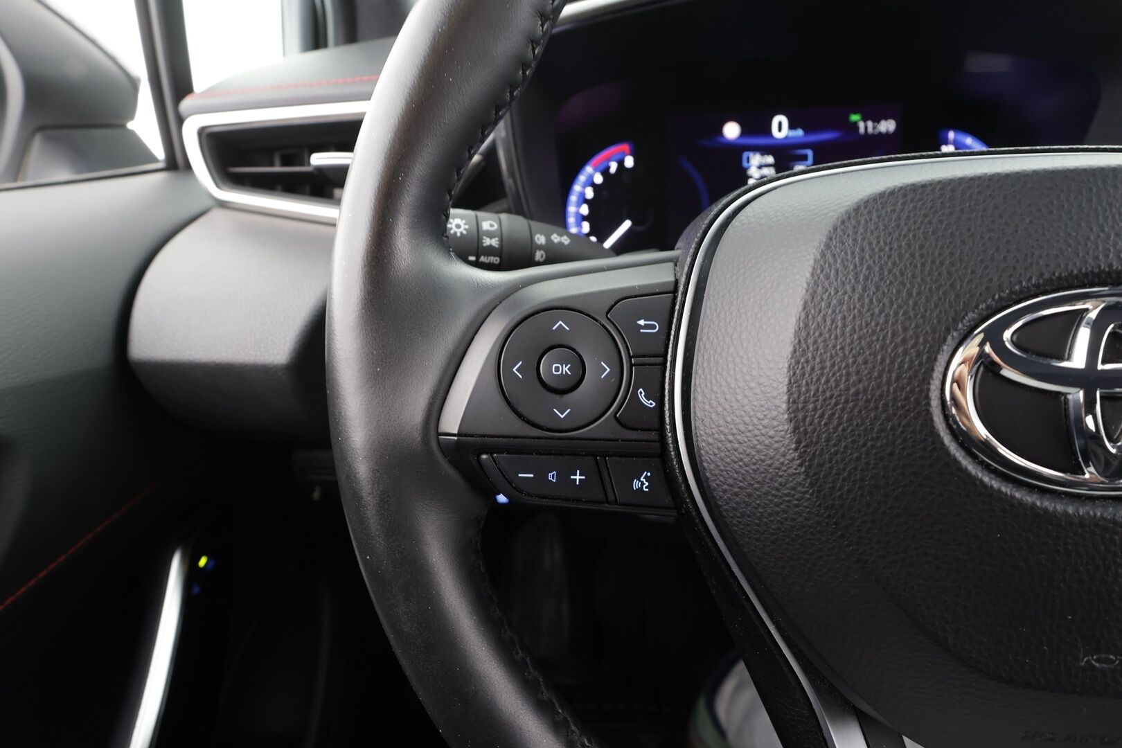 Toyota Corolla 2019 Touring Sports 2,0 Hybrid Style Business * Webasto / ACC / P.kamera / LED / Navi / Koukku / Sähköluukku / Puolinahat * - Suomi-auto / Kahdet renkaat aluvanteilla