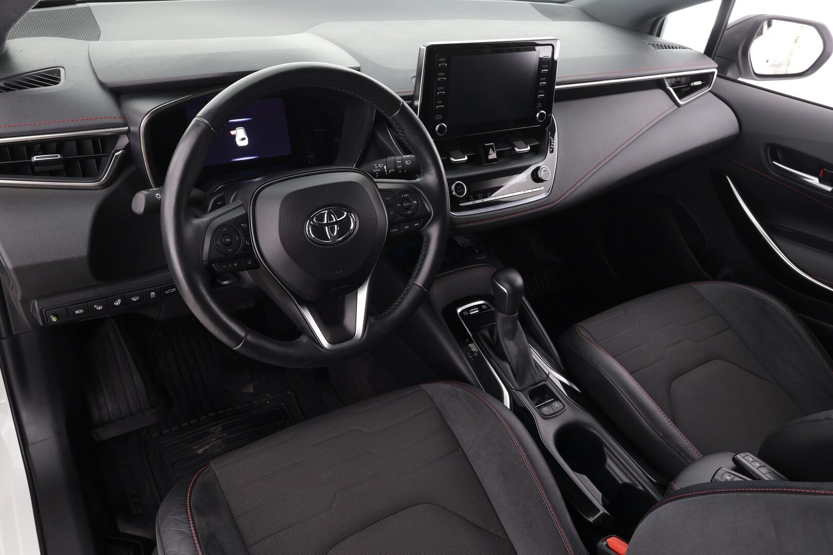 Toyota Corolla 2019 Touring Sports 2,0 Hybrid Style Business * Webasto / ACC / P.kamera / LED / Navi / Koukku / Sähköluukku / Puolinahat * - Suomi-auto / Kahdet renkaat aluvanteilla