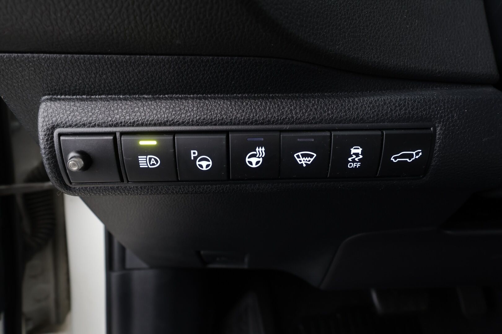 Toyota Corolla 2019 Touring Sports 2,0 Hybrid Style Business * Webasto / ACC / P.kamera / LED / Navi / Koukku / Sähköluukku / Puolinahat * - Suomi-auto / Kahdet renkaat aluvanteilla