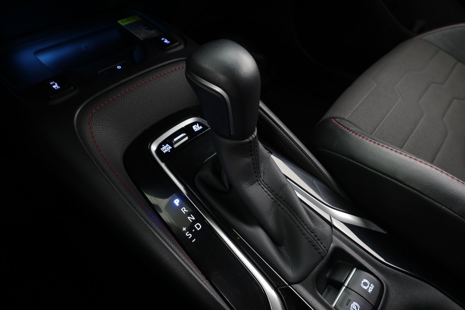 Toyota Corolla 2019 Touring Sports 2,0 Hybrid Style Business * Webasto / ACC / P.kamera / LED / Navi / Koukku / Sähköluukku / Puolinahat * - Suomi-auto / Kahdet renkaat aluvanteilla