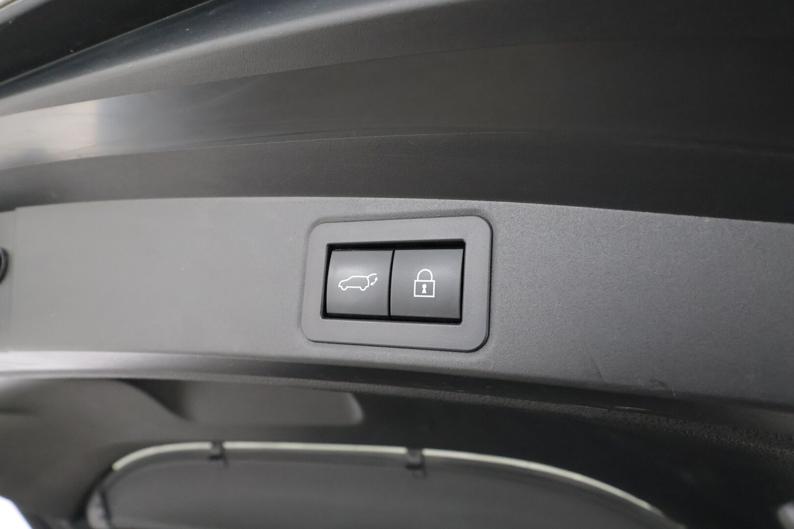 Toyota Corolla 2019 Touring Sports 2,0 Hybrid Style Business * Webasto / ACC / P.kamera / LED / Navi / Koukku / Sähköluukku / Puolinahat * - Suomi-auto / Kahdet renkaat aluvanteilla