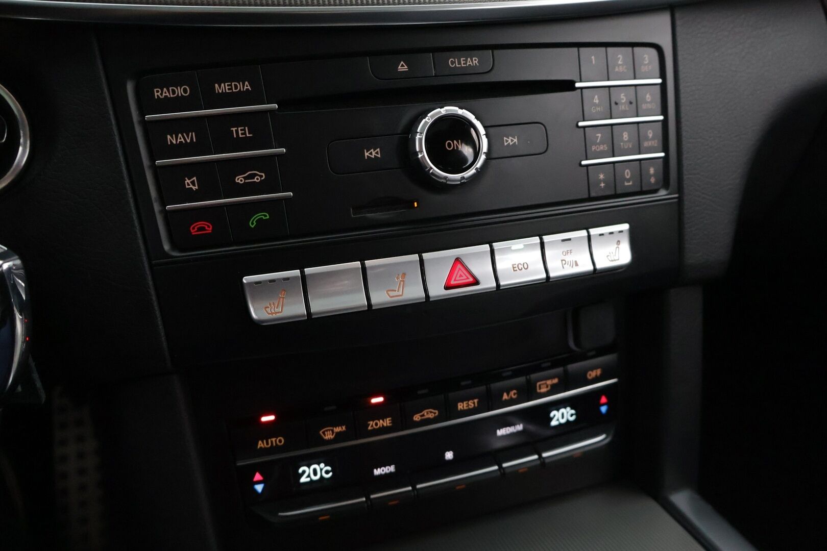 Mercedes-Benz E 2016 220 4MATIC AMG *Webasto / Kamera / Nahat / Multicontour / Koukku / Kattoluukku / ILS** - Kahdet hyvät renkaat vanteineen / Hyvä huoltohistoria! - HULLUT AVAJAISHULINAT KORKOTARJOUS 3,29 %