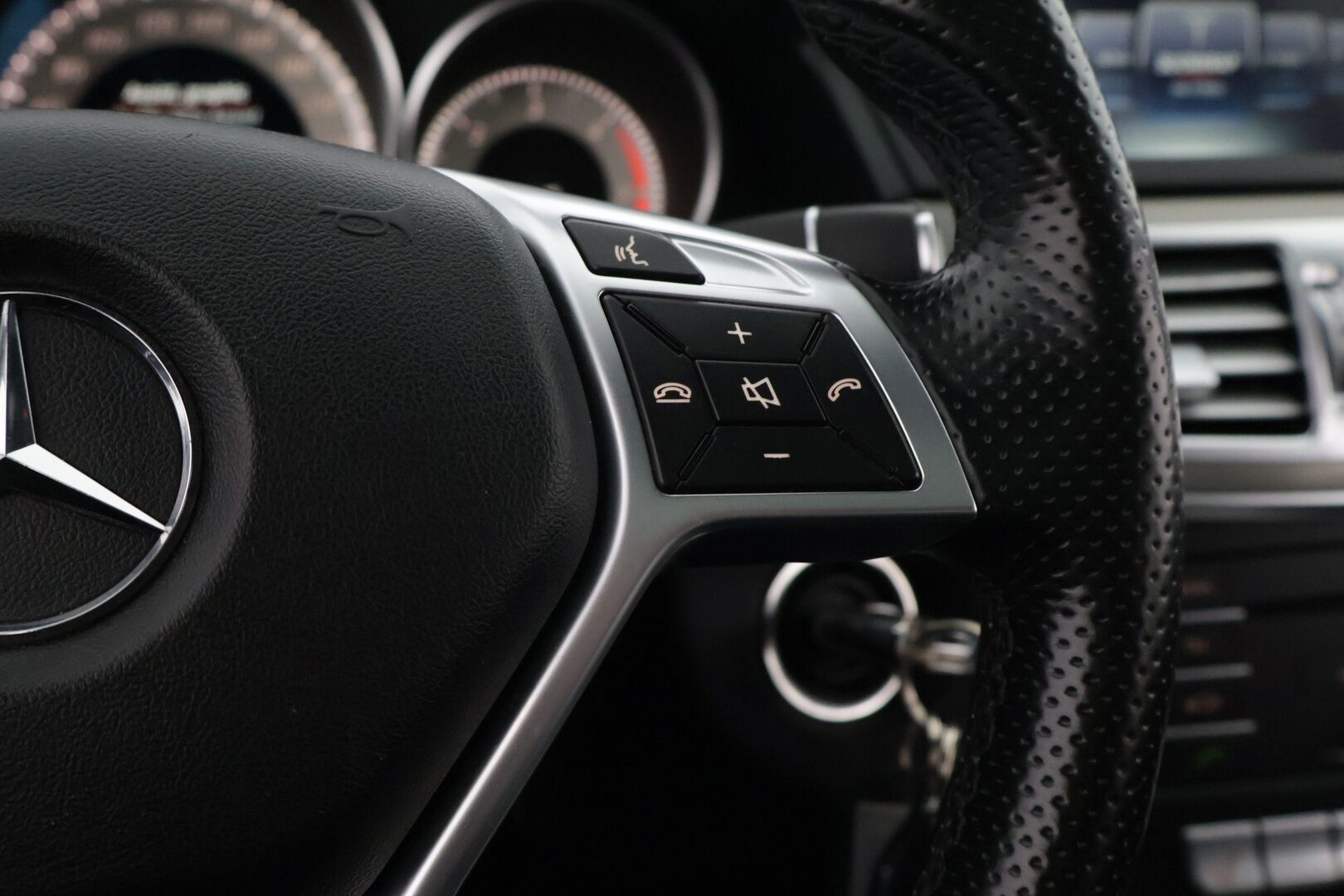 Mercedes-Benz E 2016 220 4MATIC AMG *Webasto / Kamera / Nahat / Multicontour / Koukku / Kattoluukku / ILS** - Kahdet hyvät renkaat vanteineen / Hyvä huoltohistoria! - HULLUT AVAJAISHULINAT KORKOTARJOUS 3,29 %