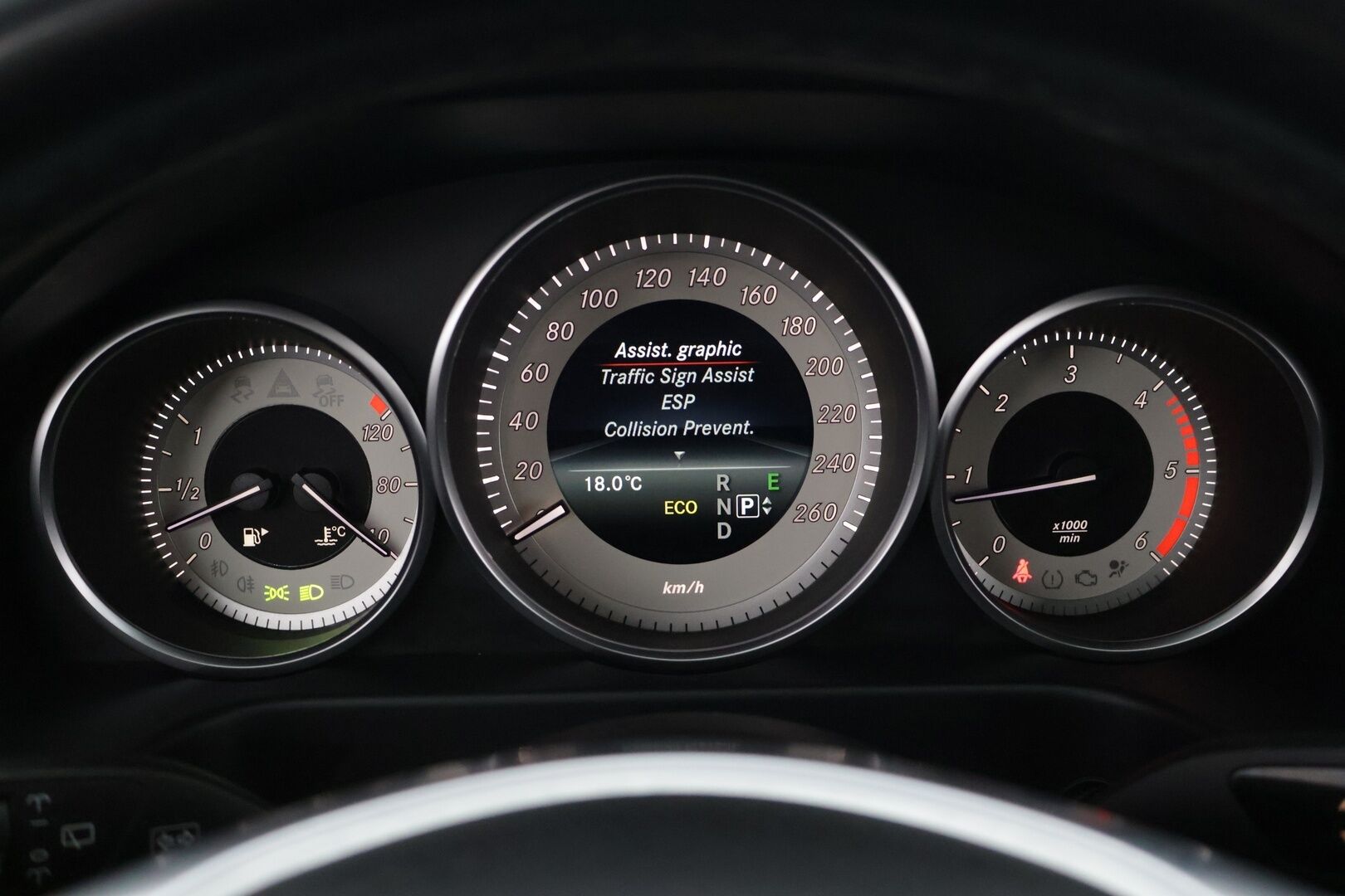 Mercedes-Benz E 2016 220 4MATIC AMG *Webasto / Kamera / Nahat / Multicontour / Koukku / Kattoluukku / ILS** - Kahdet hyvät renkaat vanteineen / Hyvä huoltohistoria! - HULLUT AVAJAISHULINAT KORKOTARJOUS 3,29 %