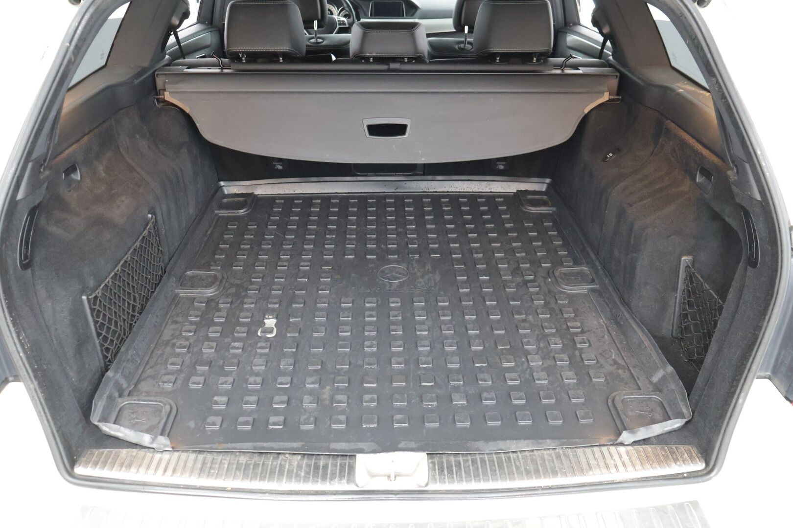 Mercedes-Benz E 2016 220 4MATIC AMG *Webasto / Kamera / Nahat / Multicontour / Koukku / Kattoluukku / ILS** - Kahdet hyvät renkaat vanteineen / Hyvä huoltohistoria! - HULLUT AVAJAISHULINAT KORKOTARJOUS 3,29 %